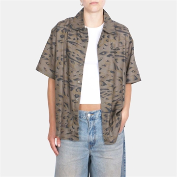Carhartt WIP W´ s/s Travon Shirt Duck Feather Print Cypress / Black